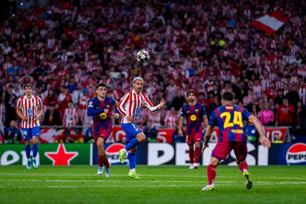 Atletico de Madrid v FC Barcelona, Barca - UEFA Champions League 2025 26 Quarter-Final Second Leg MADRID, SPAIN - APRIL 14: Antoine Griezmann of Atletico de Madrid (C) heads the ball during the UEFA Champions League 2025 26 Quarter-Final Second Leg match between Atletico de Madrid and FC Barcelona at Estadio Riyadh Air Metropolitano on April 14, 2026 in Madrid, Spain. (Photo by Alberto Gardin Eurasia Images Getty Images) Madrid Estadio Riyadh Air Metropolitano Spain Copyright: xEurasiaxSportxImagesx AGardin_20260414_Foot_Champ_Atl_Mad_Bar_184