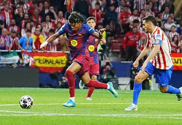April 14, 2026, Madrid, Bretagne, spain: 10 Lamine YamaL of FC Barcelone and 6 Koke of Atletico Madrid During the UEFA Champions League quarter-final retour football match between Atletico Madrid and FC Barcelone, on April 14, 2026 at the Riyadh Air Metropolitano in Spain - Photo: Madrid spain - ZUMAl193 20260414_zsp_l193_023 Copyright: xLaurentxLairysx