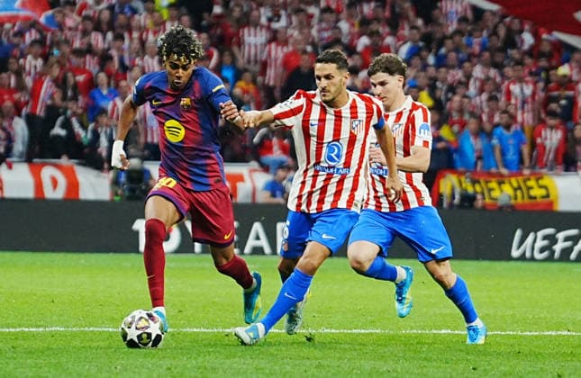 April 14, 2026, Madrid, Bretagne, spain: 10 Lamine YamaL of FC Barcelone and 6 Koke of Atletico Madrid During the UEFA Champions League quarter-final retour football match between Atletico Madrid and FC Barcelone, on April 14, 2026 at the Riyadh Air Metropolitano in Spain - Photo: Madrid spain - ZUMAl193 20260414_zsp_l193_047 Copyright: xLaurentxLairysx