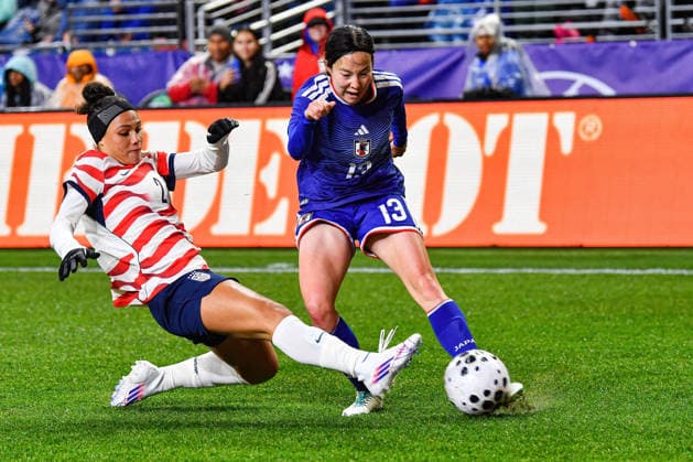 April 14, 2026: United States Women s national team, Nationalteam Forward Emma Sears (2) slides in to kick the ball away from Japan National team defender Hikaru Kitagawa (13) during the US Womens National Team friendly match vs Japan. Japan defeated the US 1-0. CSM US Womens Soccer 2026: APR 14 Japan At USA  - ZUMAc04_ 20260414_zma_c04_130 Copyright: xStevexFaberx