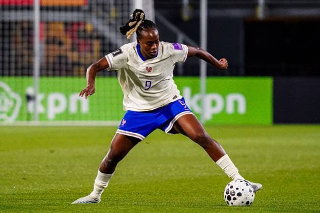 Melvine Malard of France dribbles Netherlands v France, FIFA Women s World Cup 2027 Qualifier, Netherlands v France, Rat Verlegh Stadion, April 14, 2026, Breda, Netherlands.