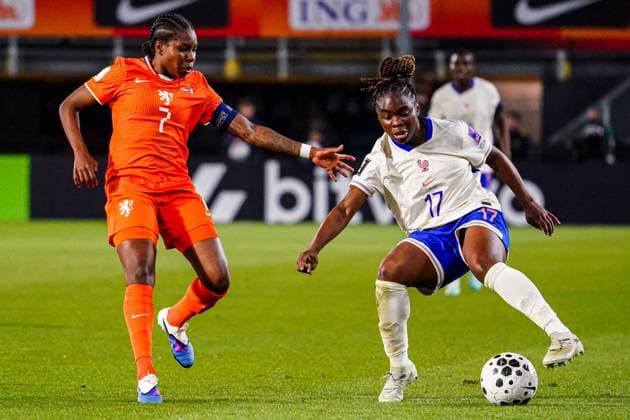 Lineth Beerensteyn of the Netherlands, Sandy Baltimore of France battle for the ball Netherlands v France, FIFA Women s World Cup 2027 Qualifier, Netherlands v France, Rat Verlegh Stadion, April 14, 2026, Breda, Netherlands.