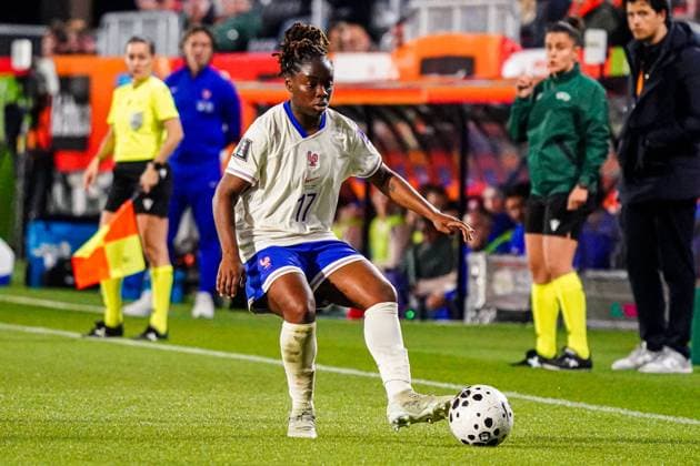 Sandy Baltimore of France makes a pass Netherlands v France, FIFA Women s World Cup 2027 Qualifier, Netherlands v France, Rat Verlegh Stadion, April 14, 2026, Breda, Netherlands.