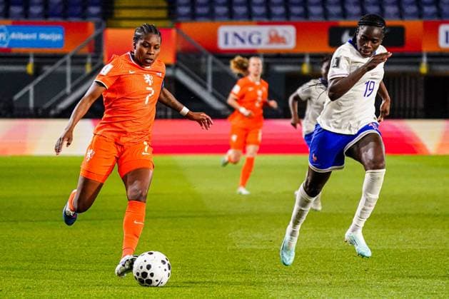 Lineth Beerensteyn of the Netherlands, Griedge Mbock Bathy of France battle for the ball Netherlands v France, FIFA Women s World Cup 2027 Qualifier, Netherlands v France, Rat Verlegh Stadion, April 14, 2026, Breda, Netherlands.