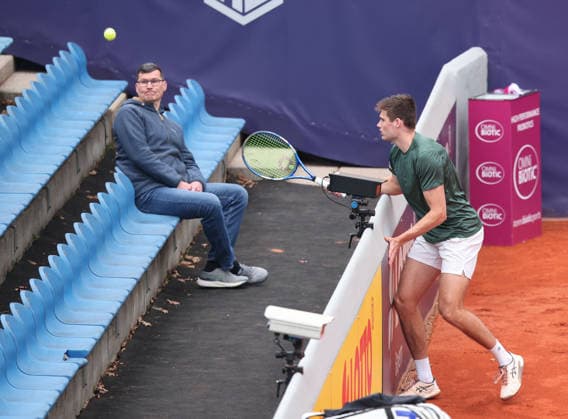 Jakob Schnaitter overturned cap, Mark Wallner no longer reaches the ball, men s doubles, men s doubles, curious, Copyright: xJuergenxHasenkopfx