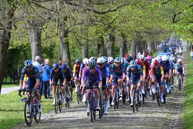Ronde van Limburg 2026 Cycling Race TONGEREN, BELGIUM - APRIL 15 : illustration picture peloton during the 73rd edition of Ronde van Limburg an UCI Class 1.1 one day cycling road race for Men Elite of 178 km with start in Hasselt and finish in Tongeren on April 15, 2026 in Tongeren, Belgium, 15 04 2026 ( Motordriver Guy De Vuyst - Tongeren Belgium  Copyright: xVincentxKalutx