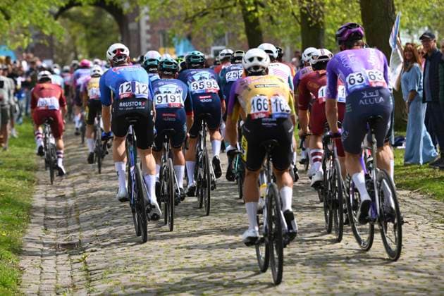 Ronde van Limburg 2026 Cycling Race TONGEREN, BELGIUM - APRIL 15 : illustration picture peloton during the 73rd edition of Ronde van Limburg an UCI Class 1.1 one day cycling road race for Men Elite of 178 km with start in Hasselt and finish in Tongeren on April 15, 2026 in Tongeren, Belgium, 15 04 2026 ( Motordriver Guy De Vuyst - Tongeren Belgium  Copyright: xVincentxKalutx