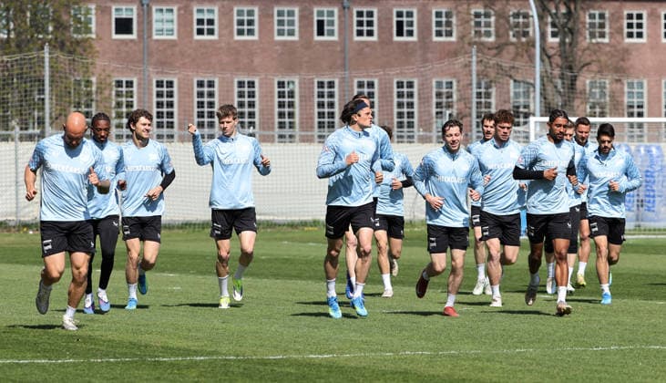 Hertha Mannschaft beim Warmlaufen Sport Fußball Fußball Saison 2025 2026 2 Bundesliga Herren DFL 15 04 2026 Training Hertha BSC Berlin DFL regulations prohibit any use of photographs as image sequences and or quasi video