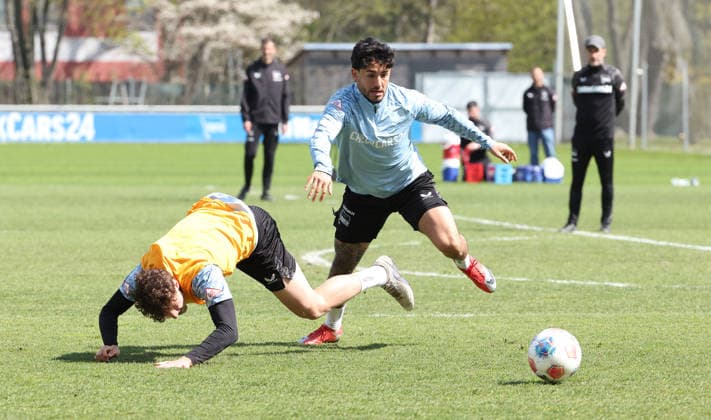 Maurice Krattenmacher, Kevin Sessa on the ball duel match scene action sport football soccer season 2025 2026 2 Bundesliga men DFL 15 04 2026 Training Hertha BSC Berlin DFL regulations prohibit any use of photographs as image sequences and or quasi video