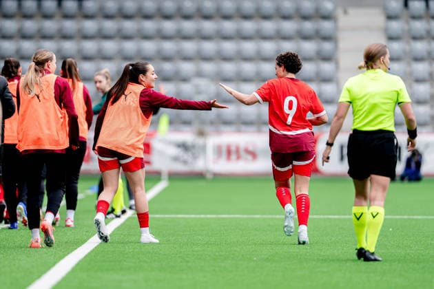 VEVEY, SWITZERLAND - APRIL 15: Emanuela Pfister (9 Switzerland), right, celebrating with team after scoring teams first goal during the UEFA Womens U19 EURO Qualifier, EM, Europameisterschaft match between Switzerland and England at Tissot- Arena on April 15, 2026 in Biel, Switzerland. Copyright: xPriscilaxBütlerx xSPPx Sportspressphoto_SPR130064
