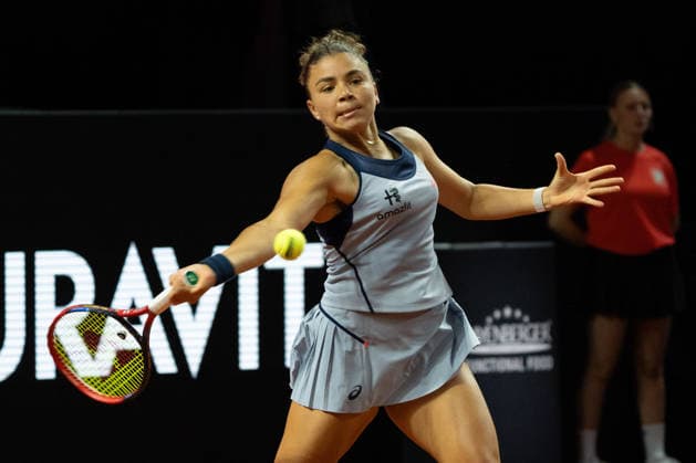Jasmine Paolini ITA in the picture on the ball, GER, Zeynep Sonmez vs Jasmine Paolini, Tennis, ATP Tournament, WTA 500, Porsche Tennis Grand Prix, 15 04 2026, GER, Zeynep Sonmez vs Jasmine Paolini, Tennis, ATP Tournament, WTA 500, Porsche Tennis Grand Prix, 15 04 2026, Stuttgart Copyright: xEibner-Pressefoto EdwardxCheungx EP_ECG