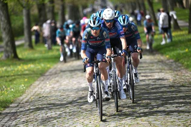 Ronde van Limburg 2026 Cycling Race TONGEREN, BELGIUM - APRIL 15 : illustration picture peloton during the 73rd edition of Ronde van Limburg an UCI Class 1.1 one day cycling road race for Men Elite of 178 km with start in Hasselt and finish in Tongeren on April 15, 2026 in Tongeren, Belgium, 15 04 2026 ( Motordriver Guy De Vuyst - Tongeren Belgium  Copyright: xLucxClaessenx