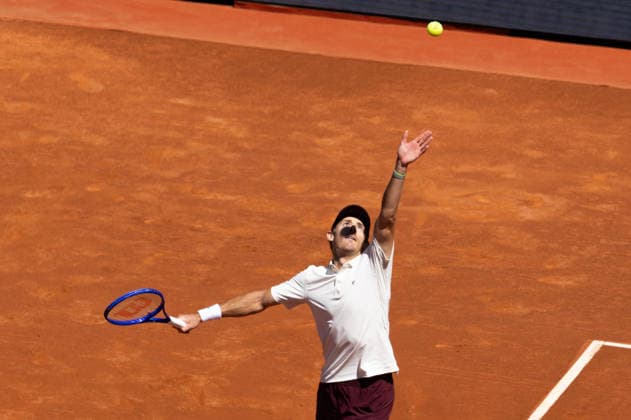 April 15, 2026, Barcelona, Barcelona, Spain: Alex De Minaur serves during the round of 16 match of the Barcelona Open Banc Sabadell ATP, Tennis Herren 500 tennis tournament at Real Club de Tenis Barcelona on April 15, 2026 in Barcelona, Spain. Barcelona Open Banc Sabadell 2026 - ATP 500  - ZUMAs316 20260415_znp_s316_036 Copyright: xMartixSeguraxRamonedax