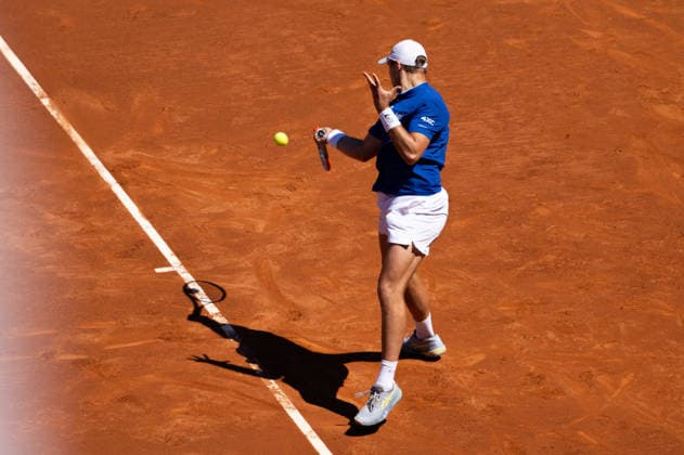April 15, 2026, Barcelona, Barcelona, Spain: Hamad Medjedovic in action during the round of 16 match of the Barcelona Open Banc Sabadell ATP, Tennis Herren 500 tennis tournament at Real Club de Tenis Barcelona on April 15, 2026 in Barcelona, Spain. Barcelona Open Banc Sabadell 2026 - ATP 500  - ZUMAs316 20260415_znp_s316_050 Copyright: xMartixSeguraxRamonedax
