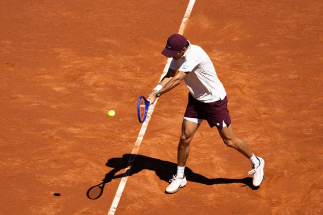 April 15, 2026, Barcelona, Barcelona, Spain: Alex De Minaur in action during the round of 16 match of the Barcelona Open Banc Sabadell ATP, Tennis Herren 500 tennis tournament at Real Club de Tenis Barcelona on April 15, 2026 in Barcelona, Spain. Barcelona Open Banc Sabadell 2026 - ATP 500  - ZUMAs316 20260415_znp_s316_055 Copyright: xMartixSeguraxRamonedax