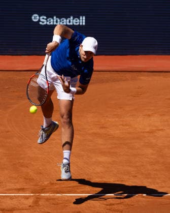 April 15, 2026, Barcelona, Barcelona, Spain: Hamad Medjedovic serves during the round of 16 match of the Barcelona Open Banc Sabadell ATP, Tennis Herren 500 tennis tournament at Real Club de Tenis Barcelona on April 15, 2026 in Barcelona, Spain. Barcelona Open Banc Sabadell 2026 - ATP 500  - ZUMAs316 20260415_znp_s316_074 Copyright: xMartixSeguraxRamonedax