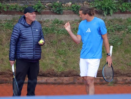 15 04 2026, BMW Open 2026 MTTC Iphitos Munich, Tennis , Sport, in the picture Alexander Zverev trains with papa
