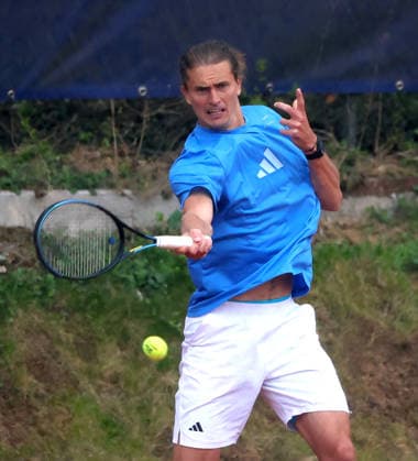 15 04 2026, BMW Open 2026 MTTC Iphitos Munich, Tennis , Sport, in the picture Alexander Zverev trains