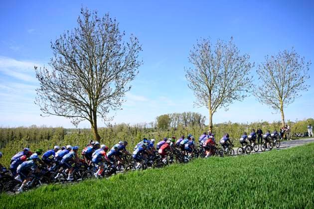 Ronde van Limburg 2026 Cycling Race TONGEREN, BELGIUM - APRIL 15 : illustration picture peloton during the 73rd edition of Ronde van Limburg an UCI Class 1.1 one day cycling road race for Men Elite of 178 km with start in Hasselt and finish in Tongeren on April 15, 2026 in Tongeren, Belgium, 15 04 2026 ( Motordriver Guy De Vuyst - Tongeren Belgium  Copyright: xVincentxKalutx