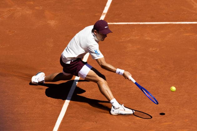 April 15, 2026, Barcelona, Barcelona, Spain: Alex De Minaur in action during the round of 16 match of the Barcelona Open Banc Sabadell ATP, Tennis Herren 500 tennis tournament at Real Club de Tenis Barcelona on April 15, 2026 in Barcelona, Spain. Barcelona Spain - ZUMAs316 20260415_znp_s316_044 Copyright: xMartixSeguraxRamonedax