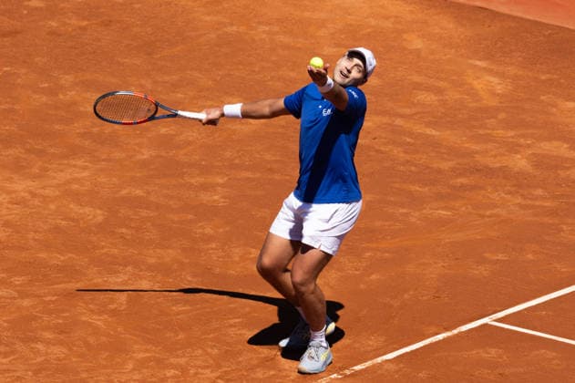 April 15, 2026, Barcelona, Barcelona, Spain: Hamad Medjedovic serves during the round of 16 match of the Barcelona Open Banc Sabadell ATP, Tennis Herren 500 tennis tournament at Real Club de Tenis Barcelona on April 15, 2026 in Barcelona, Spain. Barcelona Spain - ZUMAs316 20260415_znp_s316_064 Copyright: xMartixSeguraxRamonedax