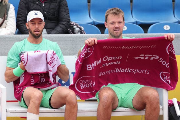 Kevin Krawietz, Tim Puetz cap sitting on the bench during the break, Men s Doubles, Men s Doubles Copyright: xJuergenxHasenkopfx