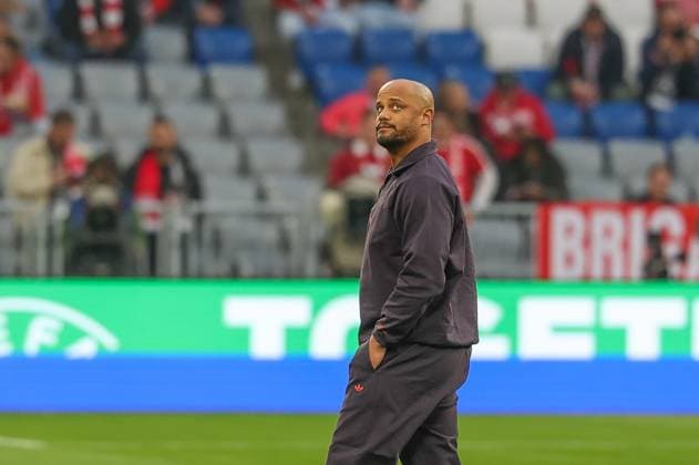 Head Coach Vincent Kompany FC Bayern Muenchen with view on the scoreboard, FC Bayern Muenchen vs Real Madrid, Football, UEFA, Champions League, Quarterfinal, Second leg, 15 04 2026 Muenchen Bayern Germany Copyright: xkolbert-press ChristianxKolbertx