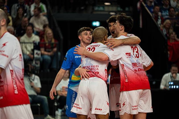 Volleyball I Men I Season 2025 2026 I CEV Cup I SVG Lüneburg Gas Sales Bluenergy Piacenza I 15 04 2026 Cheers and joy for the Gas Sales Bluenergy Piacenza team Copyright: xLobeca Bjorn-OlexKehmx