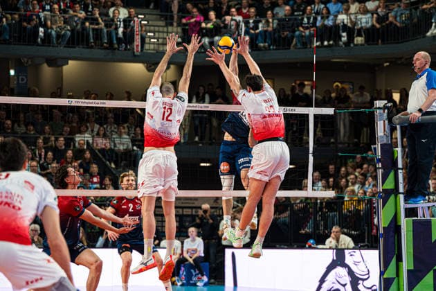 Volleyball I Men I Season 2025 2026 I CEV Cup I SVG Lüneburg Gas Sales Bluenergy Piacenza I 15 04 2026 Block Gianluca Galassi 12, Gas Sales Bluenergy Piacenza and Alessandro Bovolenta 23, Gas Sales Bluenergy Piacenza Copyright: xLobeca Bjorn-OlexKehmx