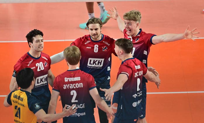 GER VB, CEV Cup, Final, SVG Lueneburg vs Gas Sales Bluenergy Volley Piacenza, 15 04 2026, GER VB, CEV Cup, Final, SVG Lueneburg vs Gas Sales Bluenergy Volley Piacenza, in the picture the Lueneburg team cheers nordphotoxGmbH xWitke nph00002