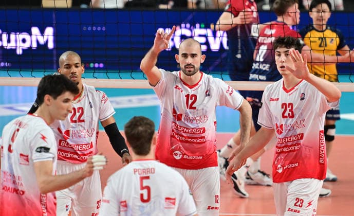 GER VB, CEV Cup, Final, SVG Lueneburg vs Gas Sales Bluenergy Volley Piacenza, 15 04 2026, GER VB, CEV Cup, Final, SVG Lueneburg vs Gas Sales Bluenergy Volley Piacenza, in the picture the team from Piacenza cheers nordphotoxGmbH xWitke nph00002