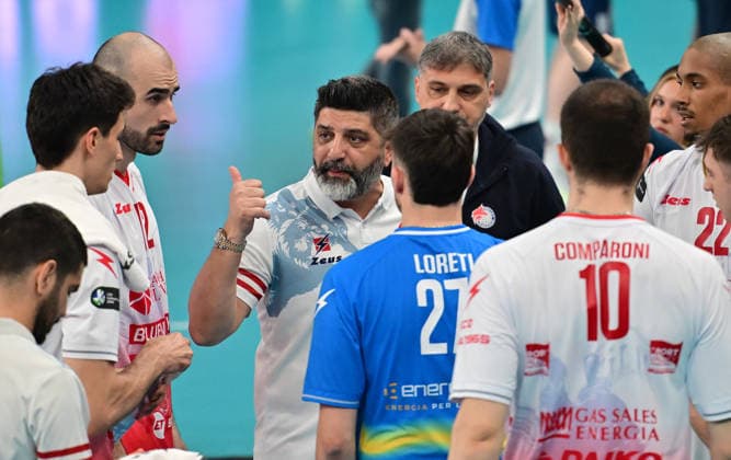 GER VB, CEV Cup, Final, SVG Lueneburg vs Gas Sales Bluenergy Volley Piacenza, 15 04 2026, GER VB, CEV Cup, Final, SVG Lueneburg vs Gas Sales Bluenergy Volley Piacenza, in the picture coach Dante Boninfante Piacenza talks to his team nordphotoxGmbH xWitke nph00002