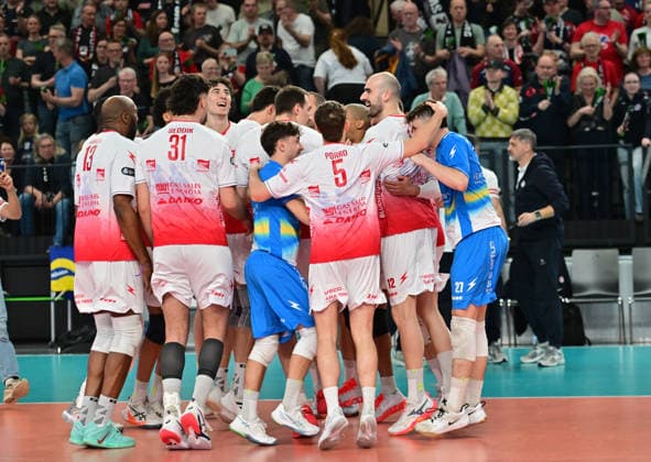 GER VB, CEV Cup, Final, SVG Lueneburg vs Gas Sales Bluenergy Volley Piacenza, 15 04 2026, GER VB, CEV Cup, Final, SVG Lueneburg vs Gas Sales Bluenergy Volley Piacenza, in the picture the team from Piacenza celebrates the victory nordphotoxGmbH xWitke nph00002