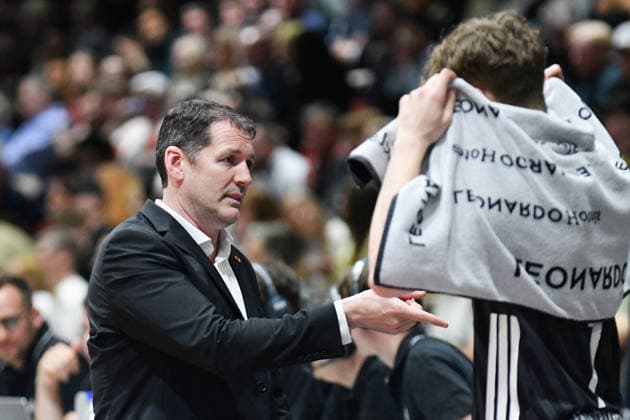 Ty Harrelson Trainer, Head Coach, ratiopharm ulm left and Tobias Jensen ratiopharm ulm right GER, NINERS Chemnitz vs ratiopharm ulm, Basketball, easyCredit BBL, Matchday 23, Season 2025 2026, 15 04 2026 GER, NINERS Chemnitz vs ratiopharm ulm, Basketball, easyCredit BBL, Matchday 23, Season 2025 2026, 15 04 2026 Chemnitz Copyright: xEibner-Pressefoto BertxHarzerx EP_BHR