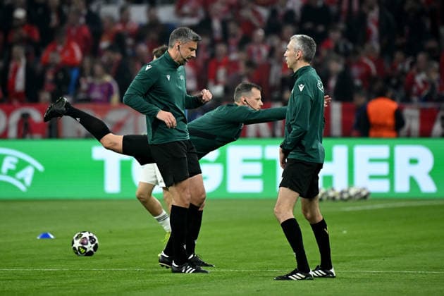 15 04 2026, xemx, Football UEFA Champions League, FC Bayern Muenchen Real Madrid v l Referee Referee Slavko Vincic Slovenia DFL DFB REGULATIONS PROHIBIT ANY USE OF PHOTOGRAPHS as IMAGE SEQUENCES and or QUASI VIDEO Muenchen
