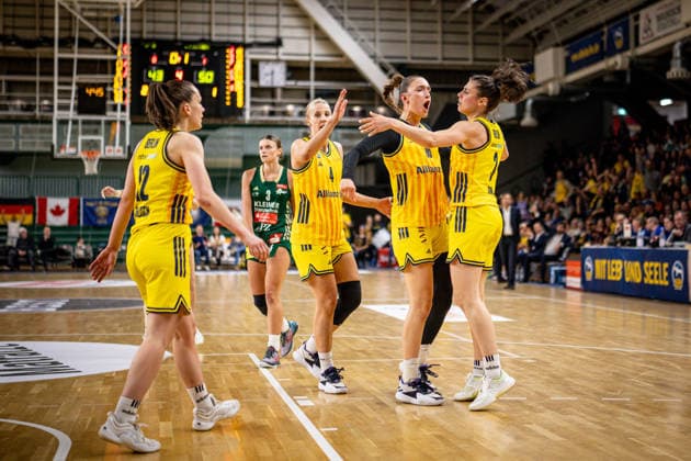 Basketball Berlin 15 04 2026 DBBL 1 Bundesliga Season 2025 2026 Playoffs Semifinal Game 3 Alba Berlin Rutronik Stars Keltern jubel Alba Theresa Simon Alba, No 03 Lilli Schultze Alba, No 16