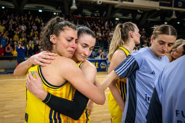 Basketball Berlin 15 04 2026 DBBL 1 Bundesliga Season 2025 2026 Playoffs Semifinal Game 3 Alba Berlin Rutronik Stars Keltern downed Alba players Theresa Simon Alba, No 03 Tessa Stammberger Alba, No 06