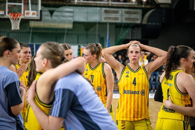 Basketball Berlin 15.04.2026 DBBL 1. Bundesliga Saison 2025 2026 Playoffs Halbfinale Spiel 3 Alba Berlin - Rutronik Stars Keltern niedergeschlagene Albaspielerinnen Marie Bertholdt (Alba, No.04) *** Basketball Berlin 15 04 2026 DBBL 1 Bundesliga Season 2025 2026 Playoffs Semifinal Game 3 Alba Berlin Rutronik Stars Keltern downed Alba players Marie Bertholdt Alba, No 04