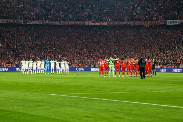 Memorial minute for both teams, FC Bayern Muenchen vs Real Madrid, Football, UEFA, Champions League, Quarterfinal, Second leg, 15 04 2026 Muenchen Bayern Germany Copyright: xkolbert-press ChristianxKolbertx