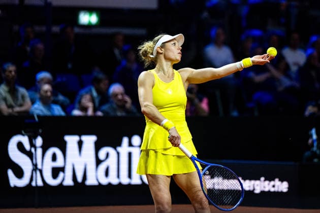 Laura Siegemund Germany in the picture, Laura Siegemund Germany vs Iga Swiatek Poland , GER, Porsche Tennis Grand Prix Stuttgart, WTA 500, 15 04 2026 GER, Porsche Tennis Grand Prix Stuttgart, WTA 500, 15 04 2026 Stuttgart Copyright: xEibner-Pressefoto Memmlerx EP_MMR