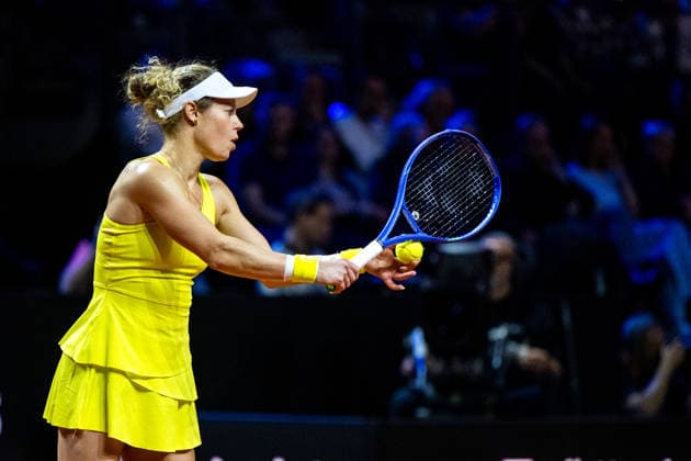 Laura Siegemund Germany in the picture, Laura Siegemund Germany vs Iga Swiatek Poland , GER, Porsche Tennis Grand Prix Stuttgart, WTA 500, 15 04 2026 GER, Porsche Tennis Grand Prix Stuttgart, WTA 500, 15 04 2026 Stuttgart Copyright: xEibner-Pressefoto Memmlerx EP_MMR
