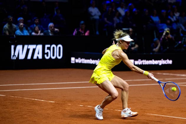 Laura Siegemund Germany in the picture, Laura Siegemund Germany vs Iga Swiatek Poland , GER, Porsche Tennis Grand Prix Stuttgart, WTA 500, 15 04 2026 GER, Porsche Tennis Grand Prix Stuttgart, WTA 500, 15 04 2026 Stuttgart Copyright: xEibner-Pressefoto Memmlerx EP_MMR