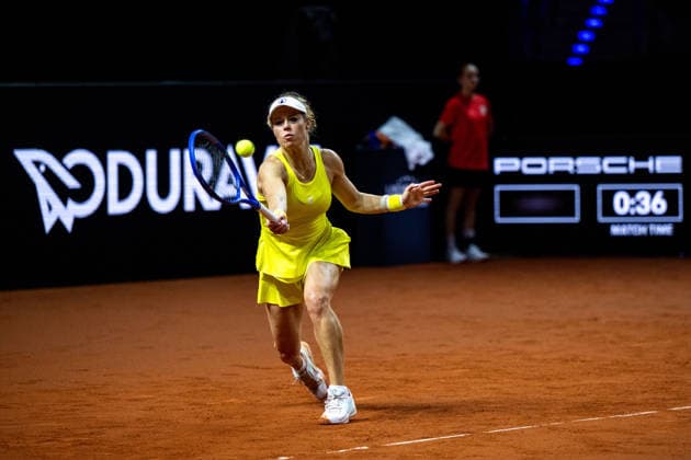Laura Siegemund Germany in the picture, Laura Siegemund Germany vs Iga Swiatek Poland , GER, Porsche Tennis Grand Prix Stuttgart, WTA 500, 15 04 2026 GER, Porsche Tennis Grand Prix Stuttgart, WTA 500, 15 04 2026 Stuttgart Copyright: xEibner-Pressefoto Memmlerx EP_MMR