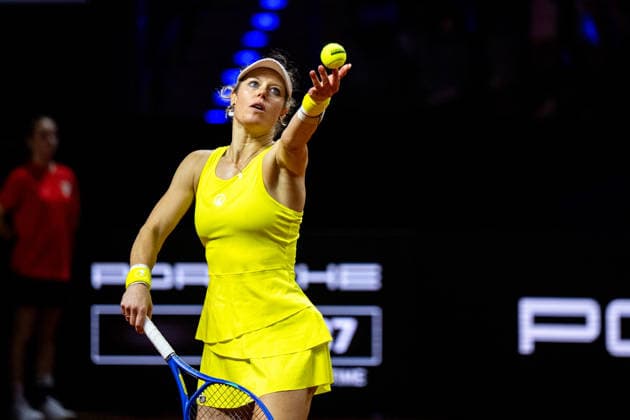 Laura Siegemund Germany in the picture, Laura Siegemund Germany vs Iga Swiatek Poland , GER, Porsche Tennis Grand Prix Stuttgart, WTA 500, 15 04 2026 GER, Porsche Tennis Grand Prix Stuttgart, WTA 500, 15 04 2026 Stuttgart Copyright: xEibner-Pressefoto Memmlerx EP_MMR