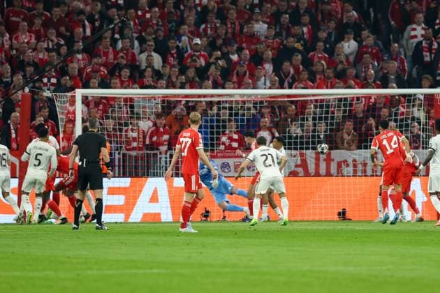 Alexandar Pavlovic 45 FC Bayern Muenchen scores the equalizer 1 1, FC Bayern Muenchen vs Real Madrid, Football, UEFA, Champions League, quarter-final, second leg, 15 04 2026 Muenchen Bayern Germany Copyright: xkolbert-press ChristianxKolbertx