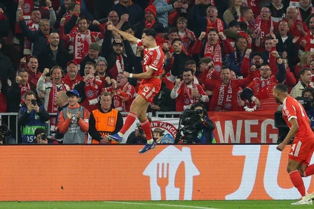 Goal celebration by Alexandar Pavlovic 45 FC Bayern Muenchen to equalize 1 1, FC Bayern Muenchen vs Real Madrid, Football, UEFA, Champions League, quarter-final, second leg, 15 04 2026 Muenchen Bayern Germany Copyright: xkolbert-press ChristianxKolbertx