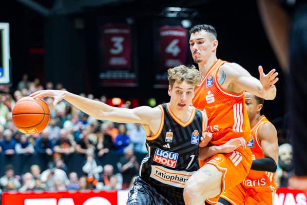 15 04 2026, xomx, Basketball easyCredit BBL Bundesliga, Niners Chemnitz RATHIOPHARM Ulm v l Chemnitz