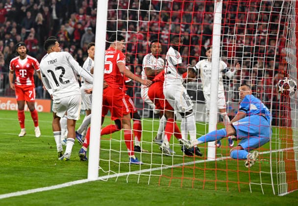 15 04 2026, Football UEFA Championsleague 2025 2026 quarter-final second leg, FC Bayern Munich Real Madrid, in the Allianz Arena Munich, Aleksandar Pavlovic FC Bayern Munich scores to 1 1 against goalkeeper Andriy Lunin Real Madrid DFL and DFB regulations prohibit any use of photographs as image sequences and or quasi video
