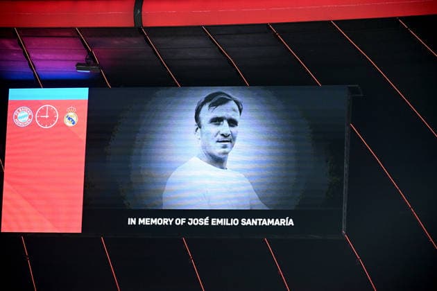 15 04 2026, xemx, Football UEFA Champions League, FC Bayern Muenchen Real Madrid v l minute of silence for Emilio Santamaria DFL DFB REGULATIONS PROHIBIT ANY USE OF PHOTOGRAPHS as IMAGE SEQUENCES and or QUASI VIDEO Muenchen