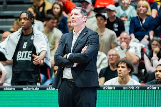 15 04 2026, xomx, Basketball easyCredit BBL Bundesliga, Niners Chemnitz RATHIOPHARM Ulm v l Ty Harrelson Ratiopharm Ulm Coach Chemnitz